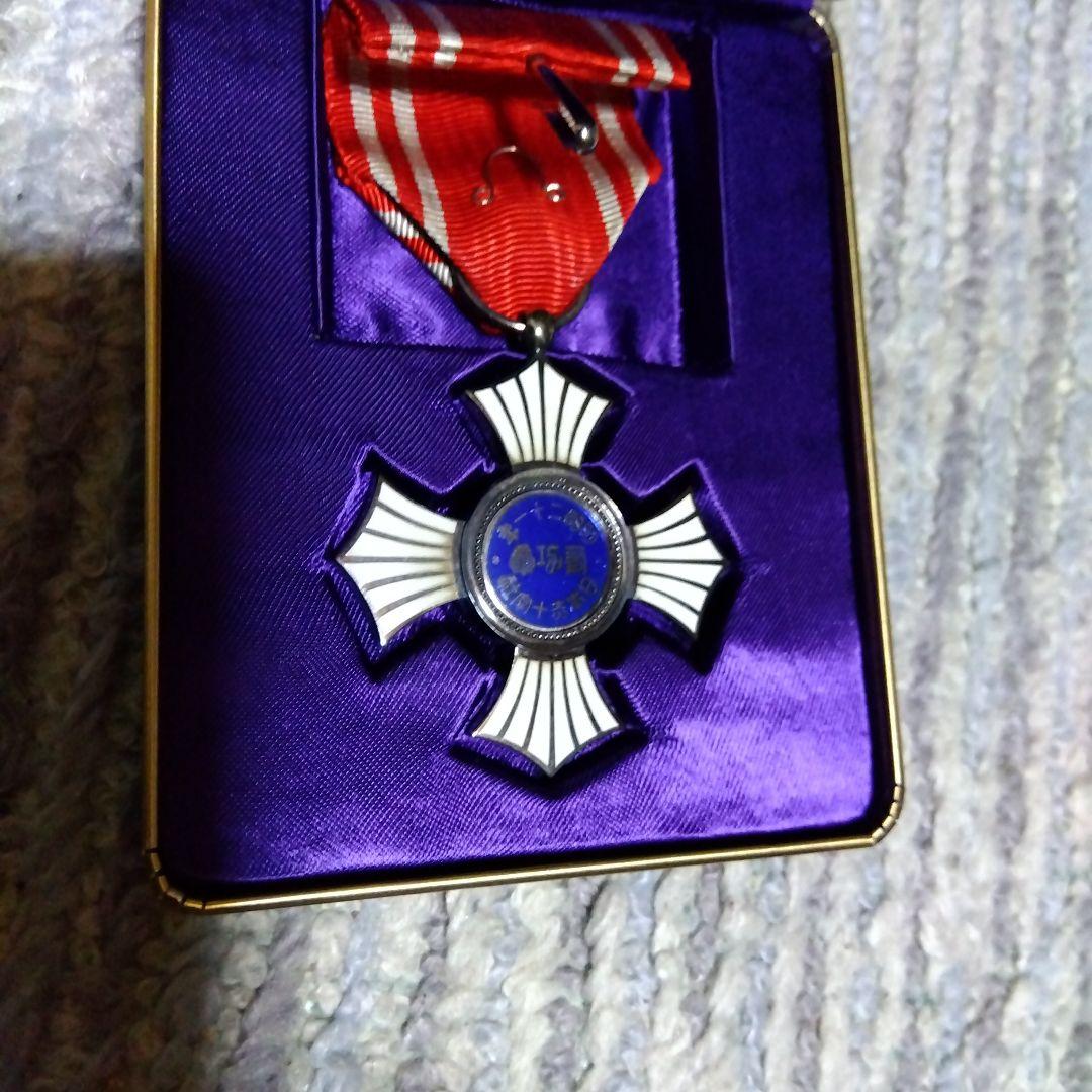 日本赤十字社勲章、ピンバッチ付き