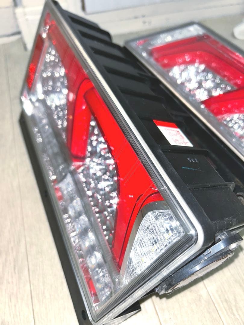 小糸製作所　LED2連テールランプ　左右セット