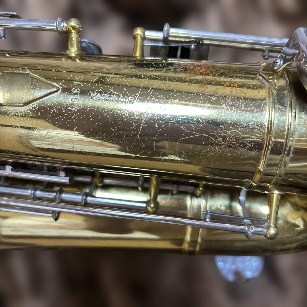 ベルグラーセンのテナー・サックスとケース