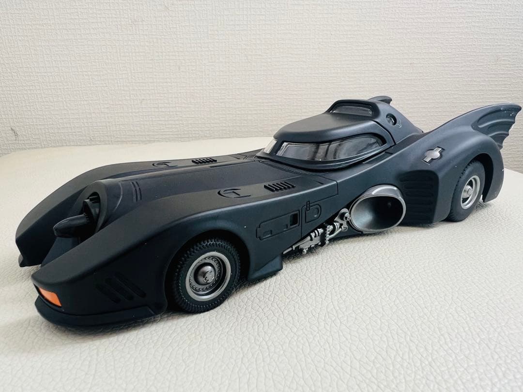 1:24 1989年映画版合金製バットモービル（新品.組立不要）