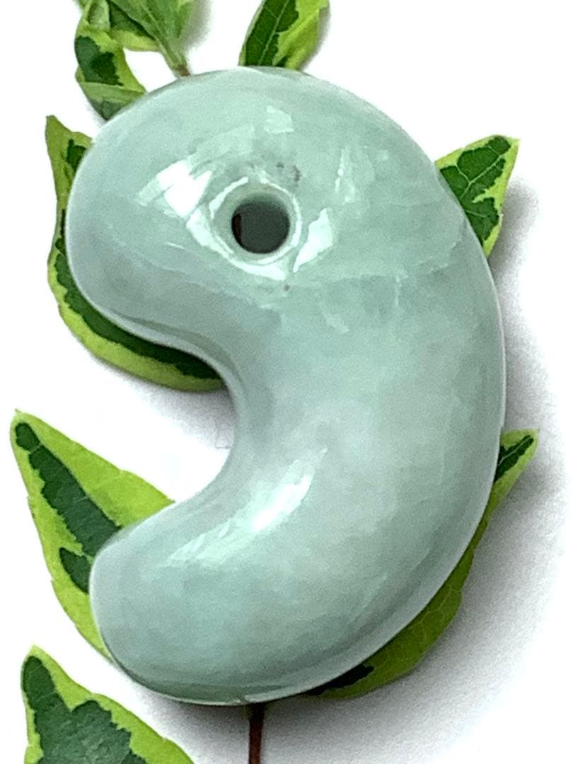 ✳味身良好極上　絶対のおすすめ‼️30万円以上します糸魚川翡翠勾玉　鑑別書付極上物