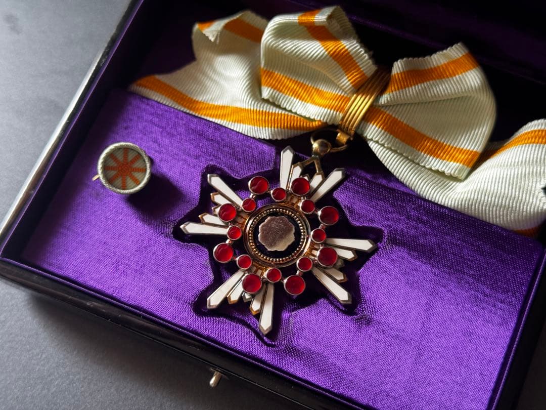 勲五等瑞宝章 婦人用 勲章 純銀製 超レア 美品