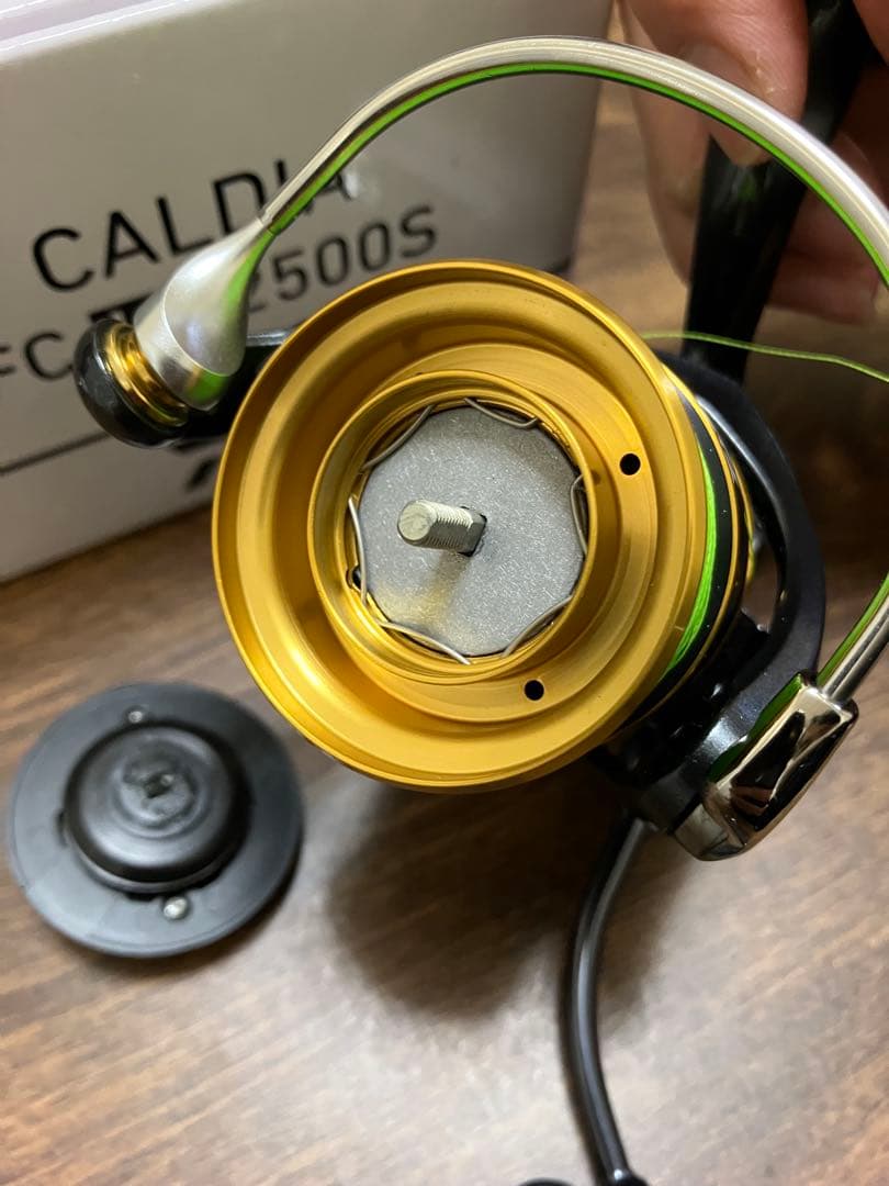 美品　ダイワ　21カルディア　FCLT2500S PEライン0.8 150m付き