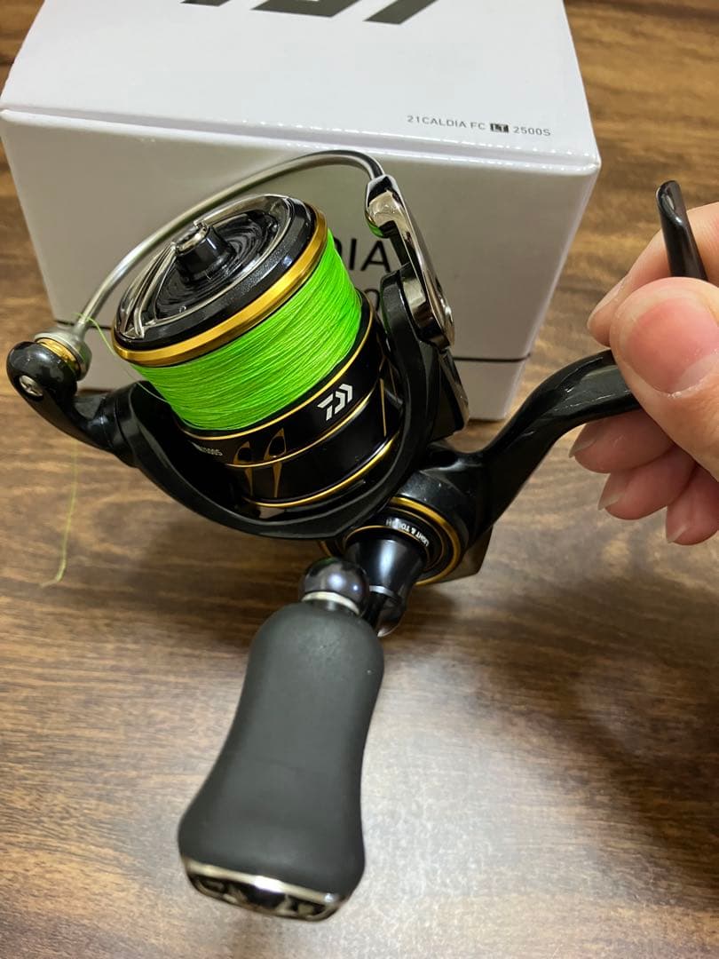 美品　ダイワ　21カルディア　FCLT2500S PEライン0.8 150m付き