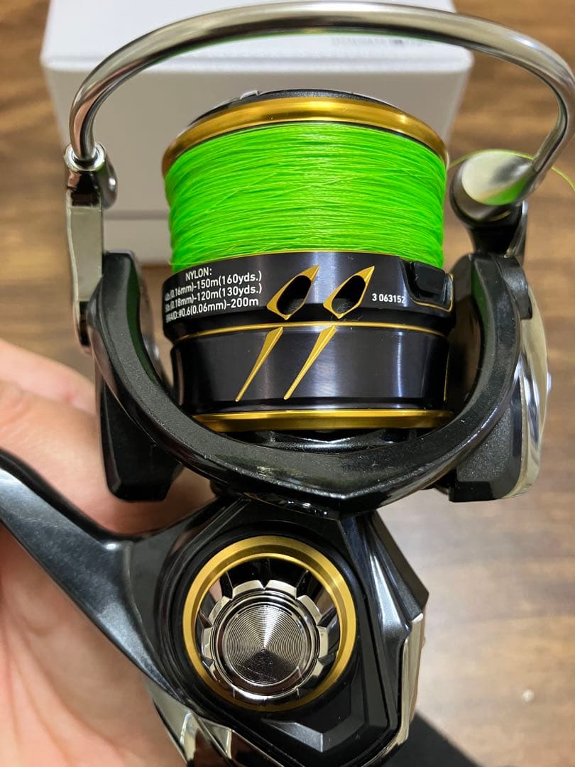 美品　ダイワ　21カルディア　FCLT2500S PEライン0.8 150m付き