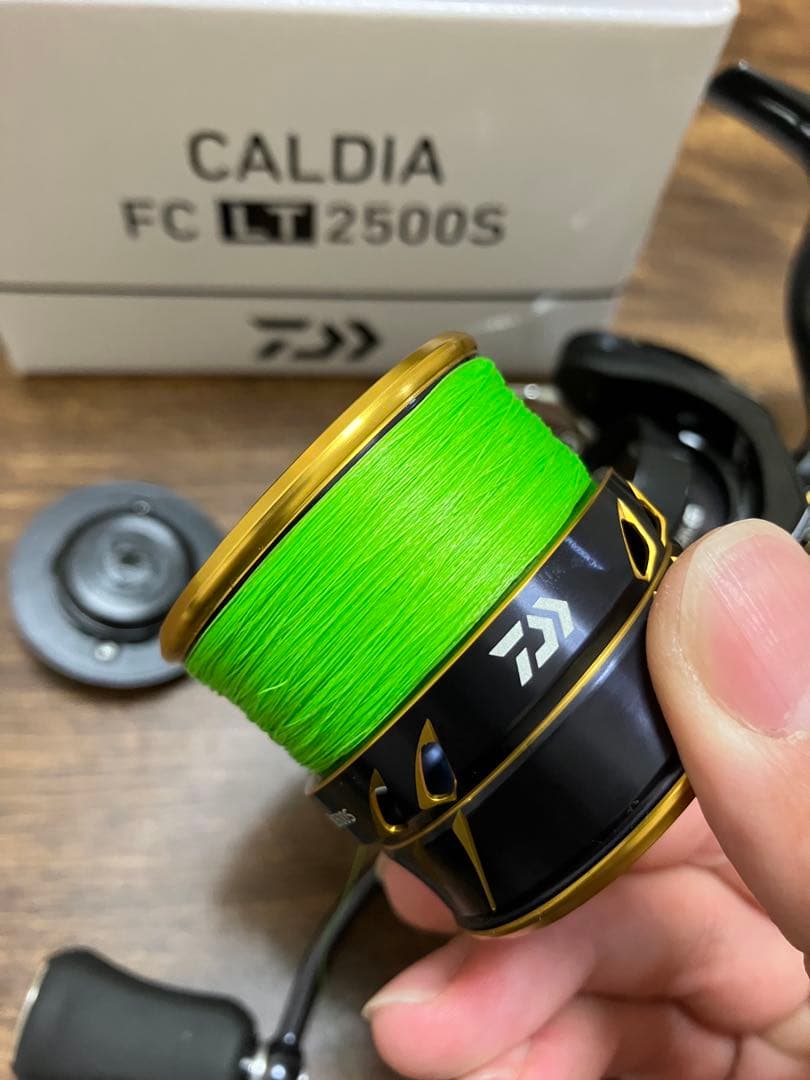 美品　ダイワ　21カルディア　FCLT2500S PEライン0.8 150m付き