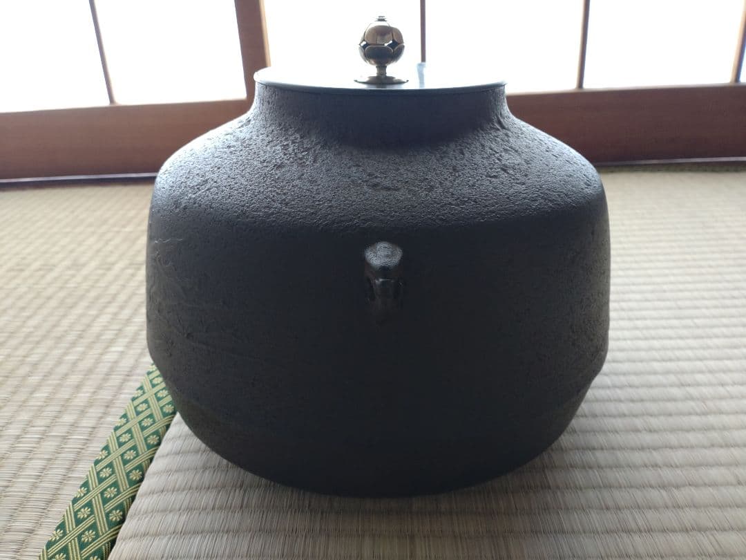 橋本辰敏造馬地紋真形釜共箱　銀摘み　（検　相馬