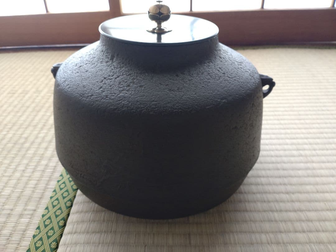 橋本辰敏造馬地紋真形釜共箱　銀摘み　（検　相馬