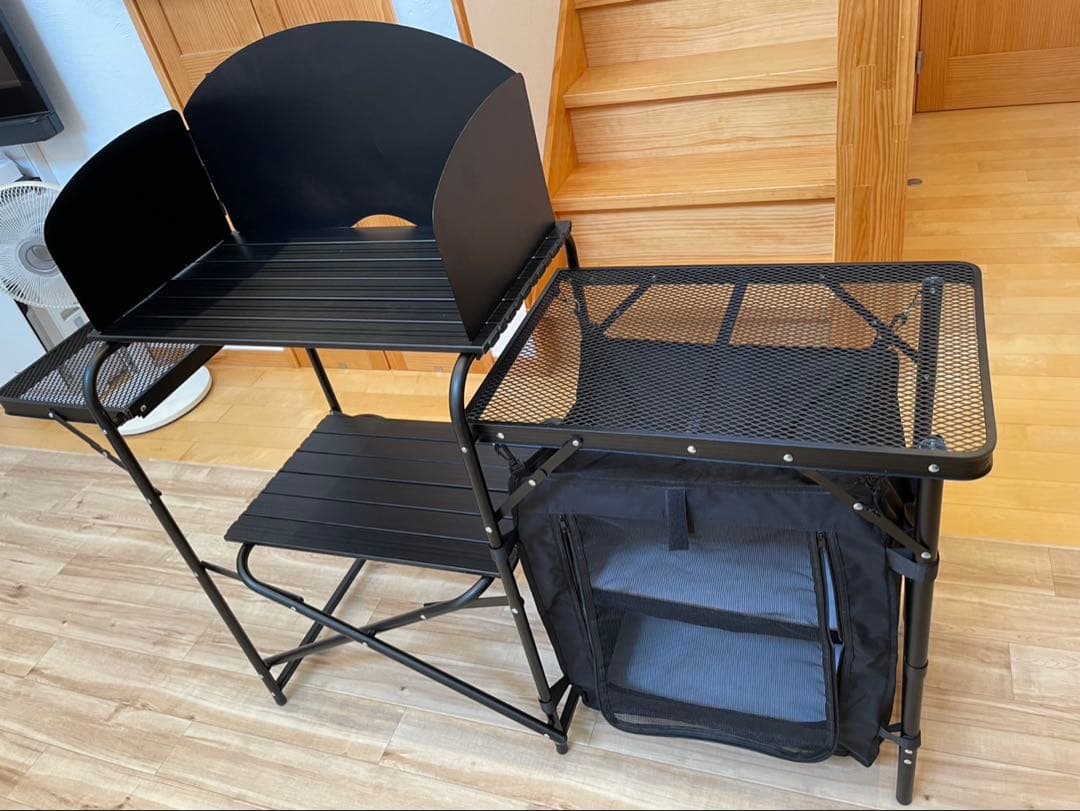 キャンプ　キッチンテーブル