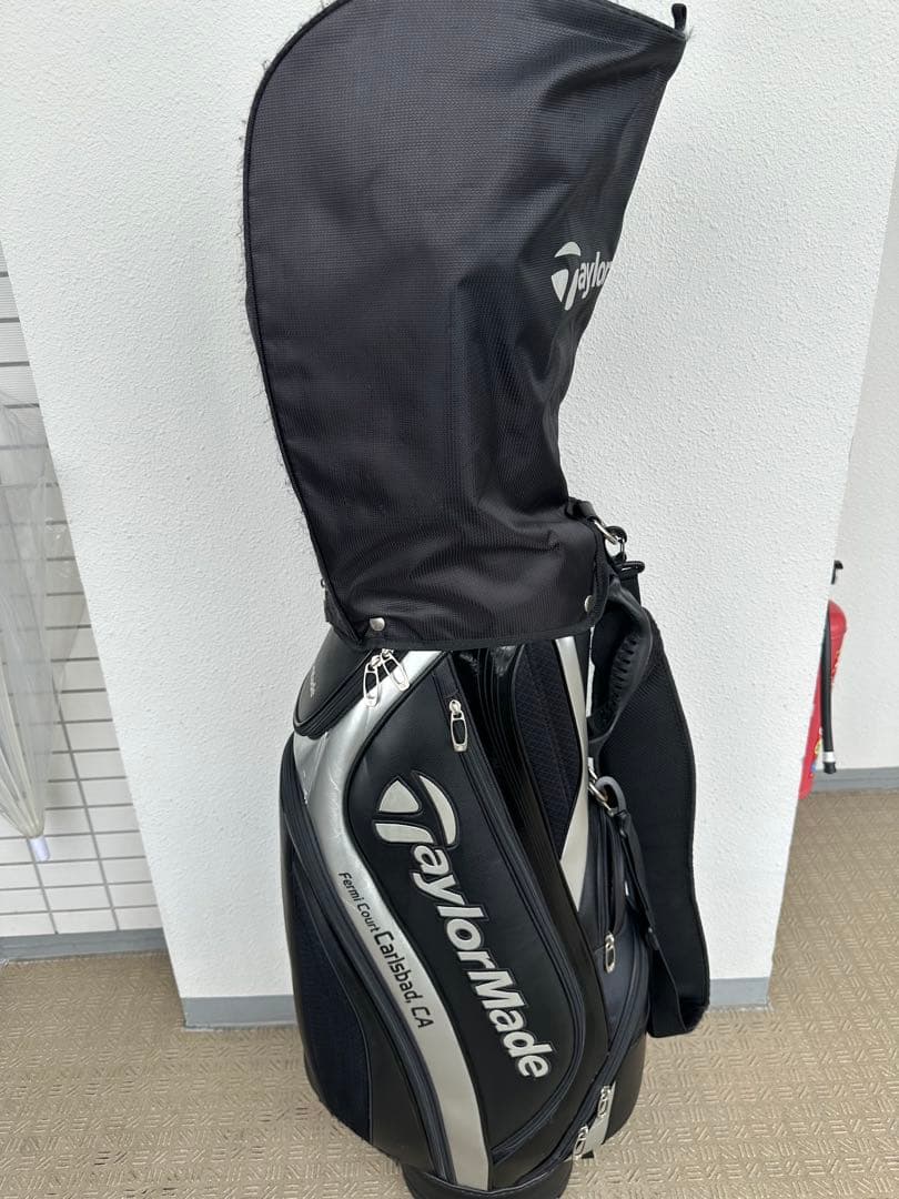 おまけクラブ付き　TaylorMade キャディバッグ 黒 自立型
