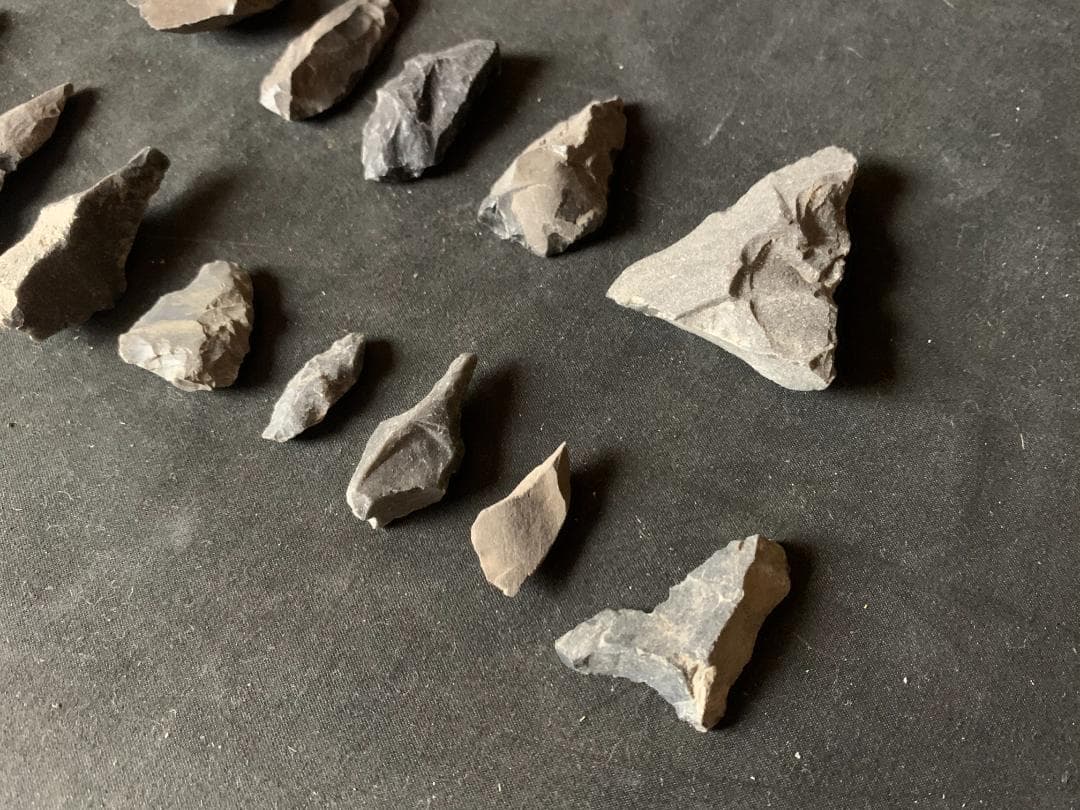 石器 矢尻 鏃 ヤジリ 小やじり20点 縄文時代 発掘地:京都府綴喜郡 492