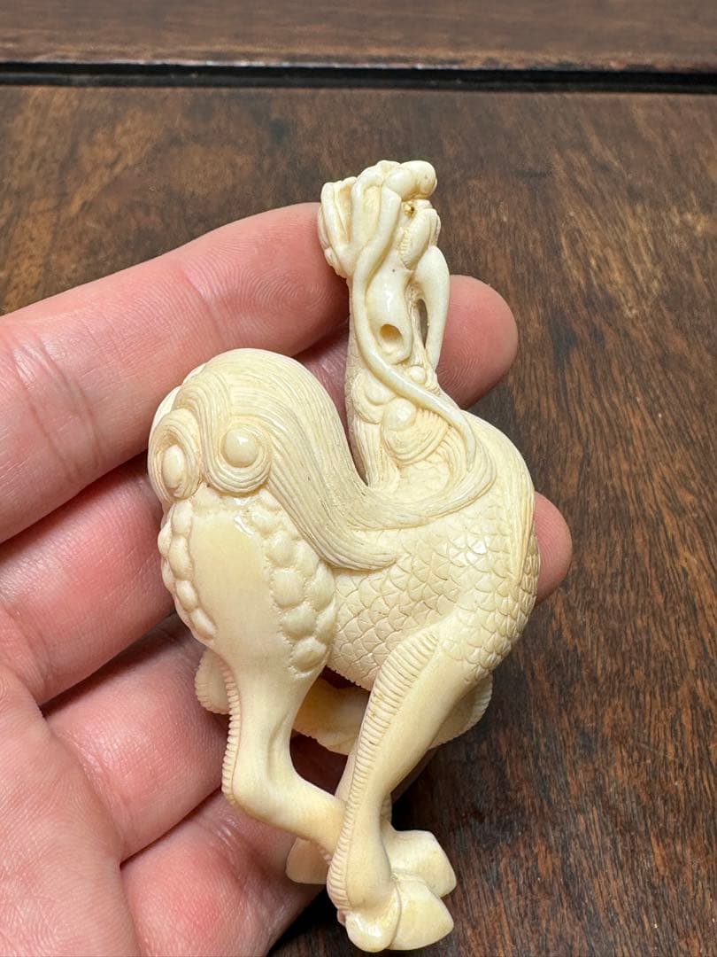 キリン麒麟　緒締　根付　提げ物　牙彫　天然材質　置物　骨董古美術 ねつけ