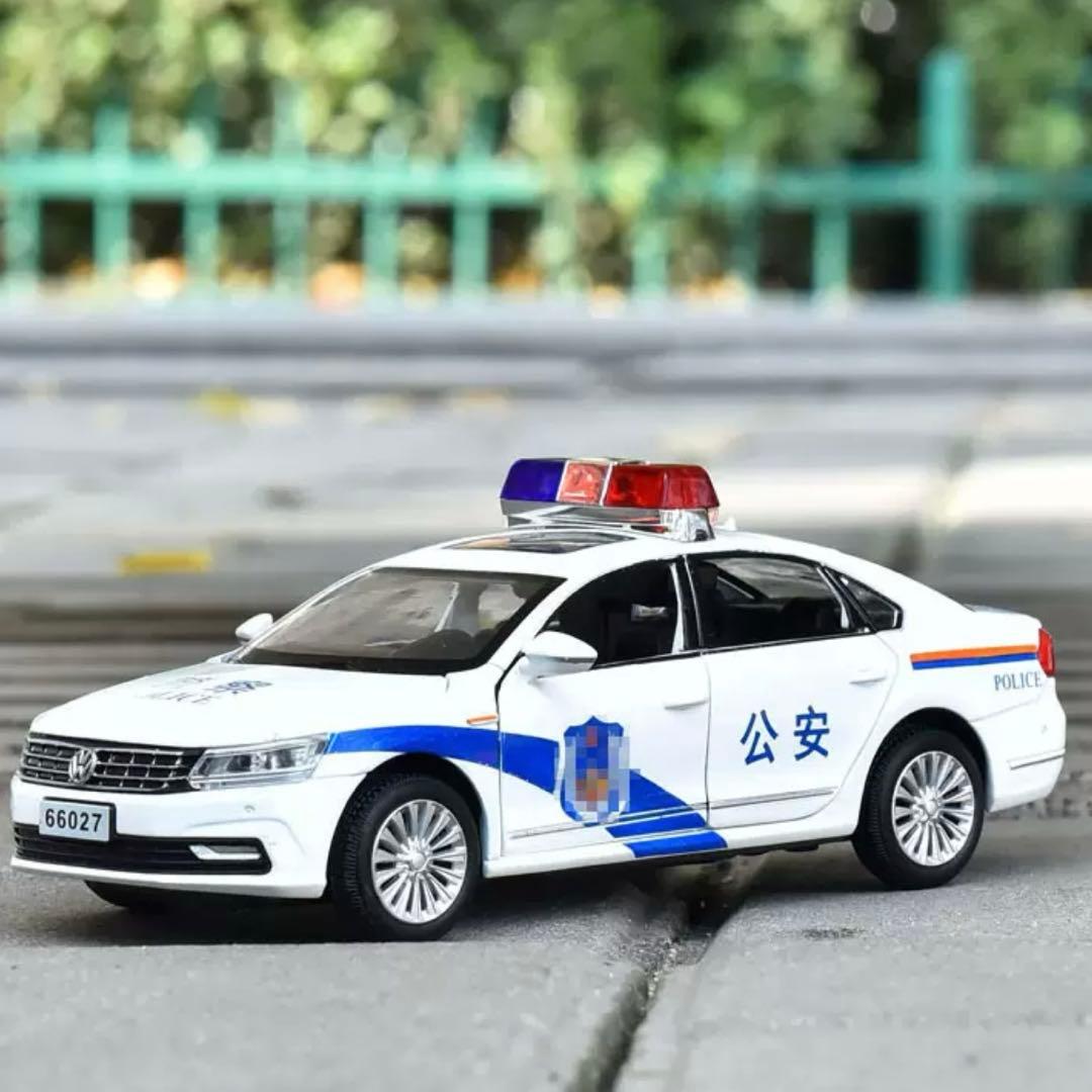 新品未開封品　入手極難　中国公安警察パトカー 在日秘密警察1/32合金製
