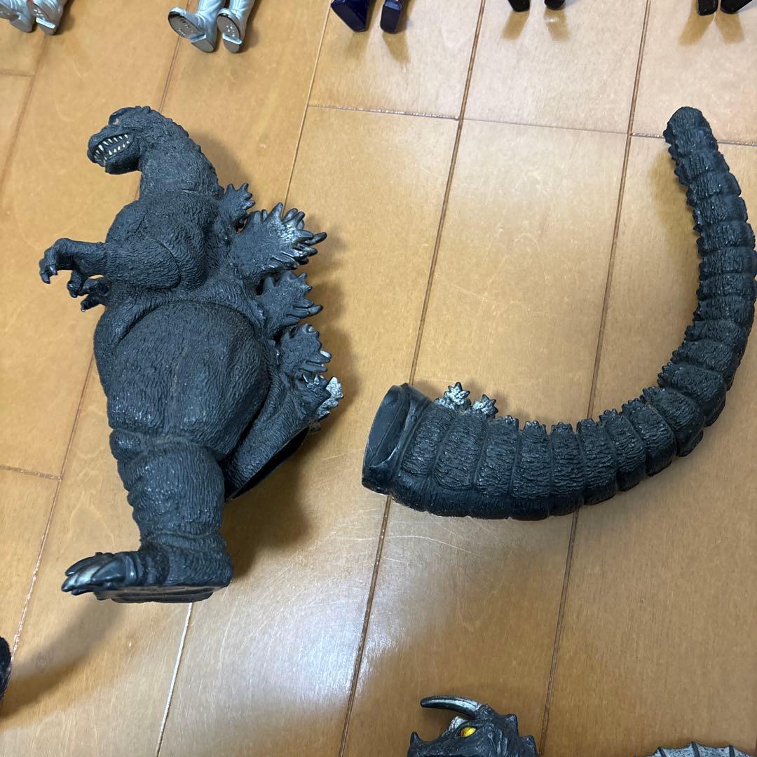ウルトラマン　仮面ライダー　怪獣　ゴジラ　ソフビフィギュア　35体セット