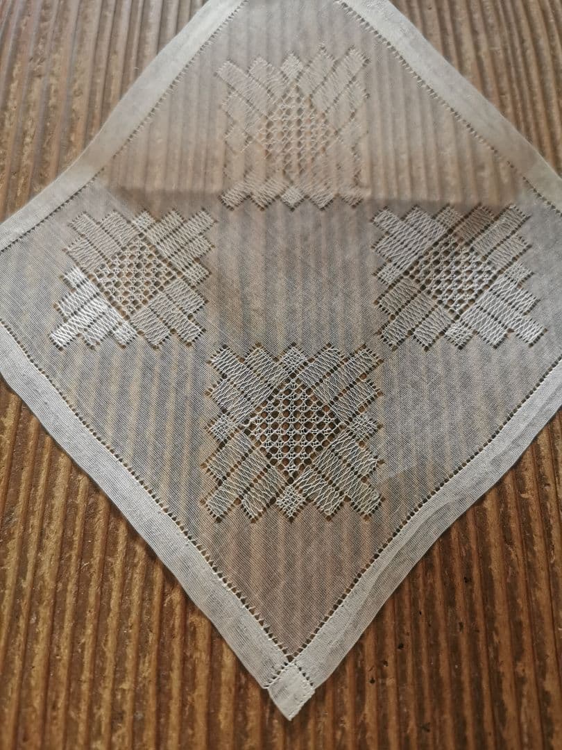 アンティーク シルクオーガンジー 透しドローンワークレース刺繍 スクエアドイリー