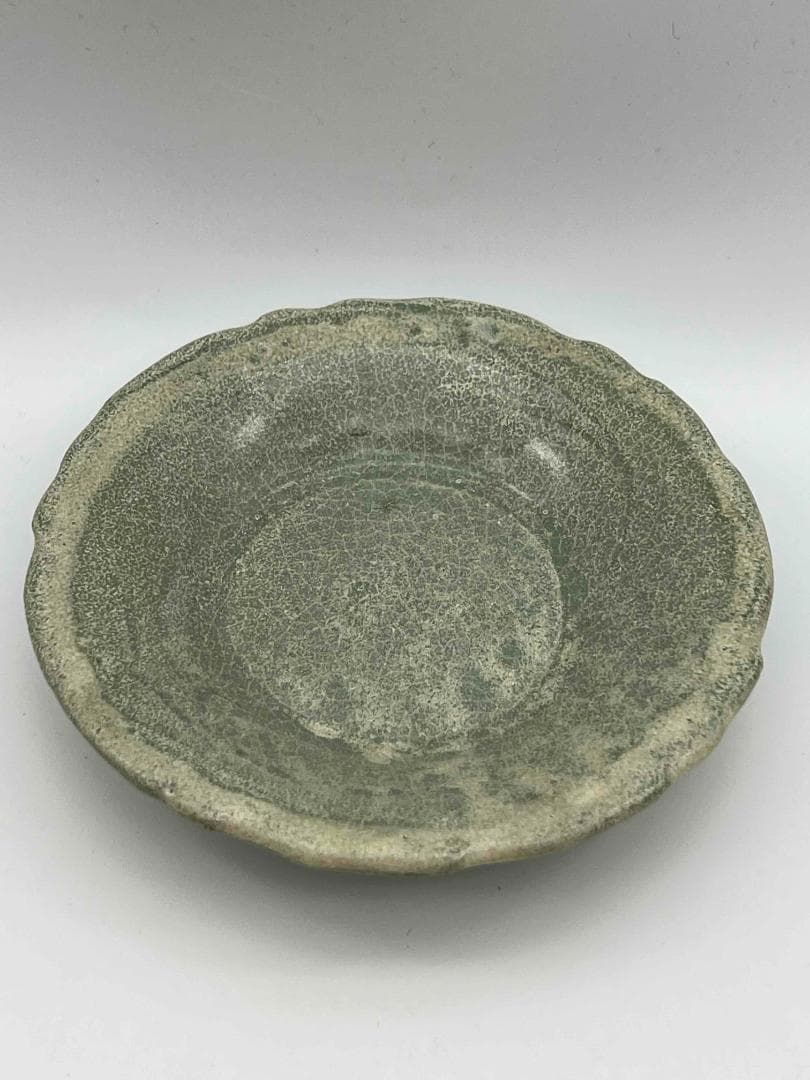 宋時代～元時代　青磁　龍泉窯刻花唐草文輪花盤　青磁皿　唐物(F-109)