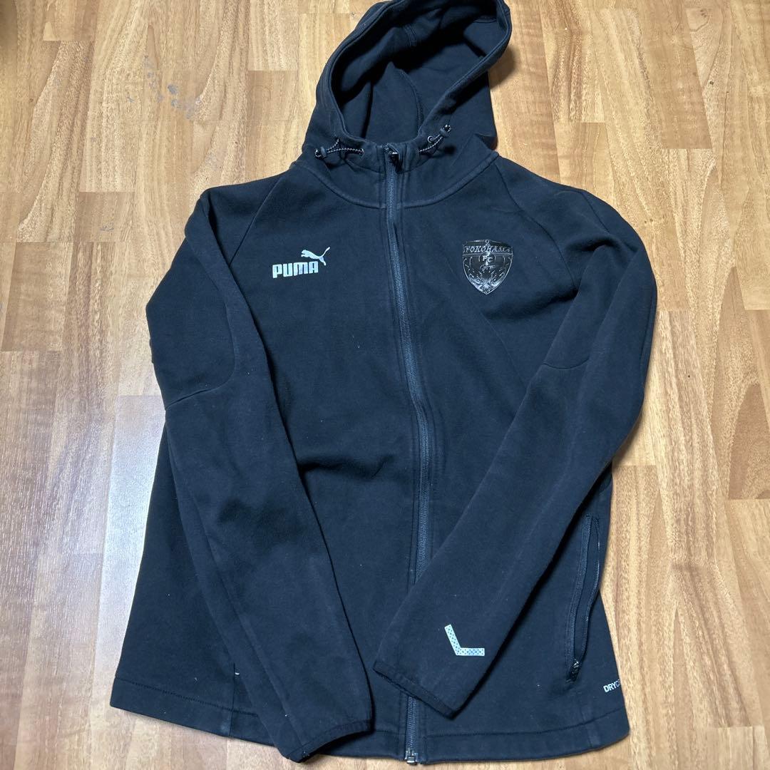 横浜FC 2023年移動着フードジャケット