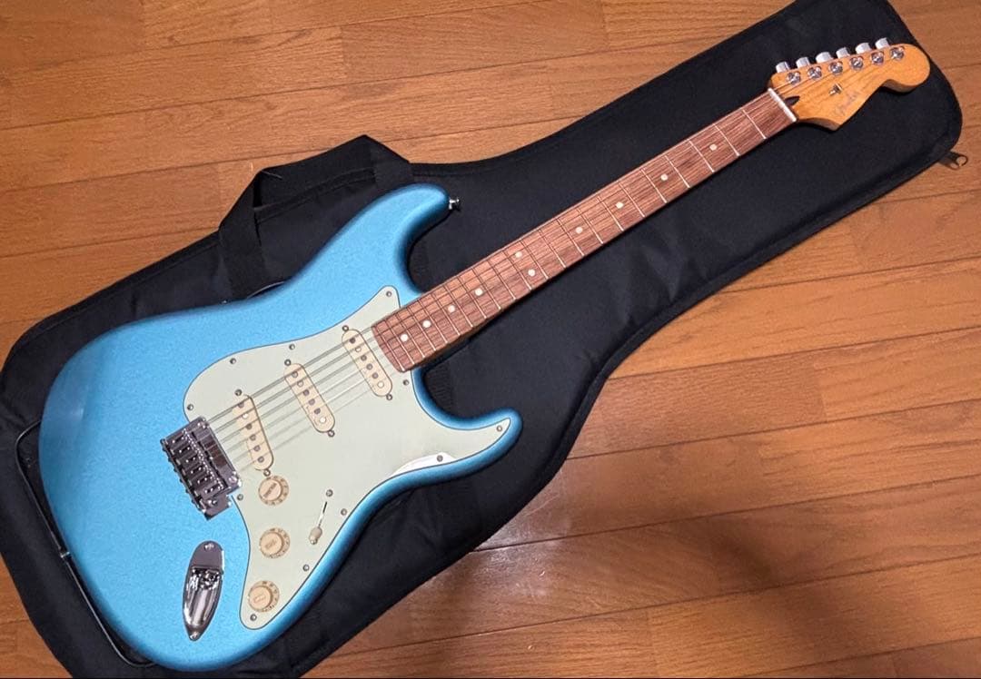 Fender フェンダー　Player Plus Opal Spark