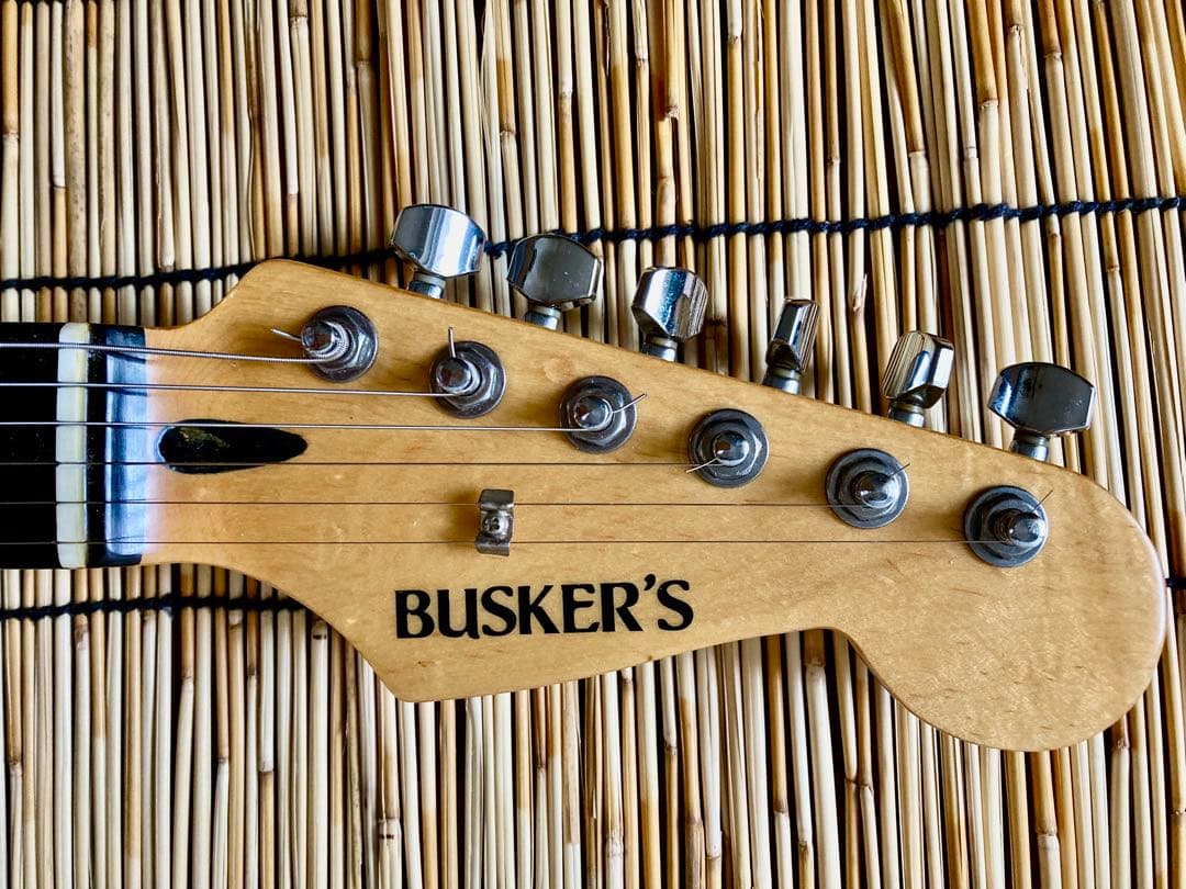 ☆依頼値下　☆美品　新機能満載で多彩な音色　希少な一本　Buskers ST