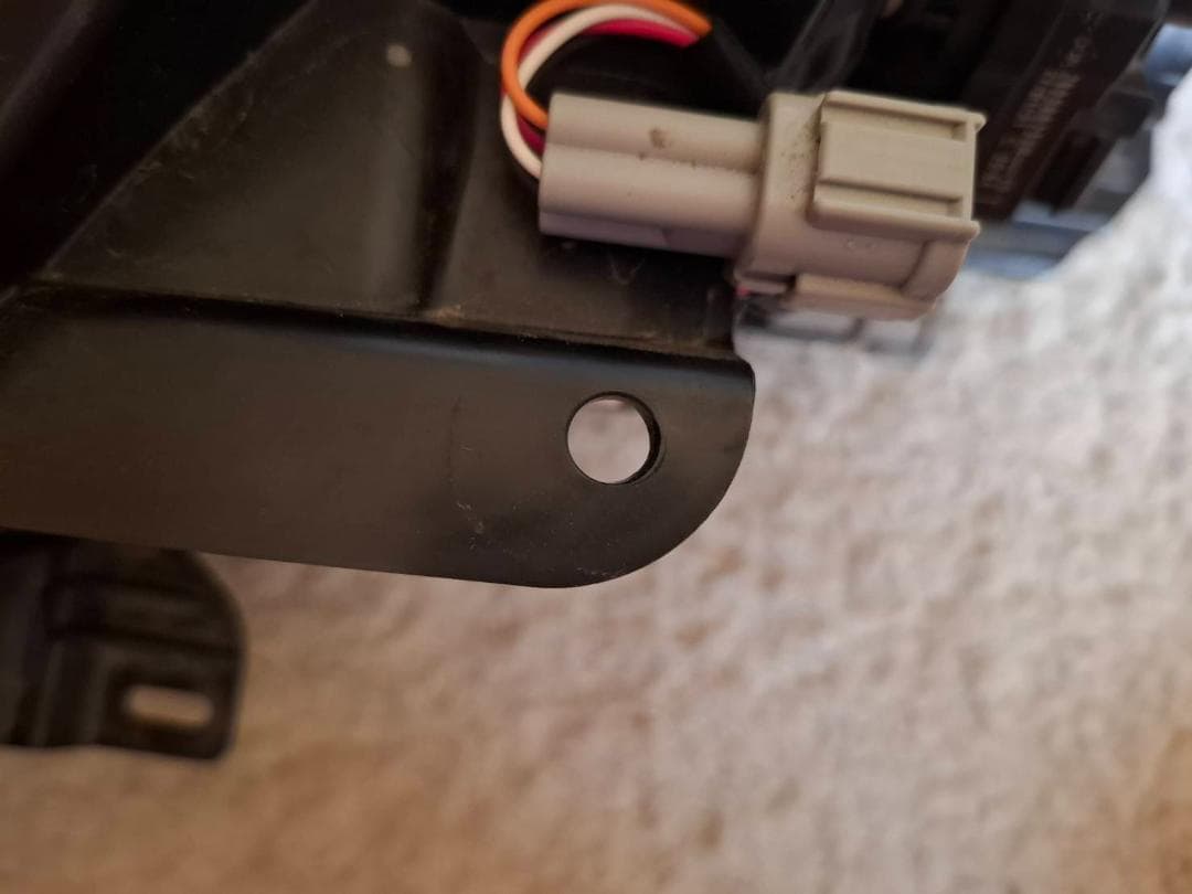 日産　ノート　ヘッドライト　純正・右