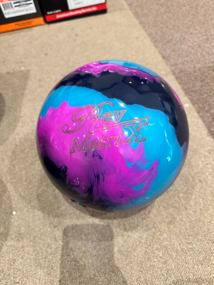 ★美品★900グローバル　レブマトリックス　ボウリングボール15ポンド