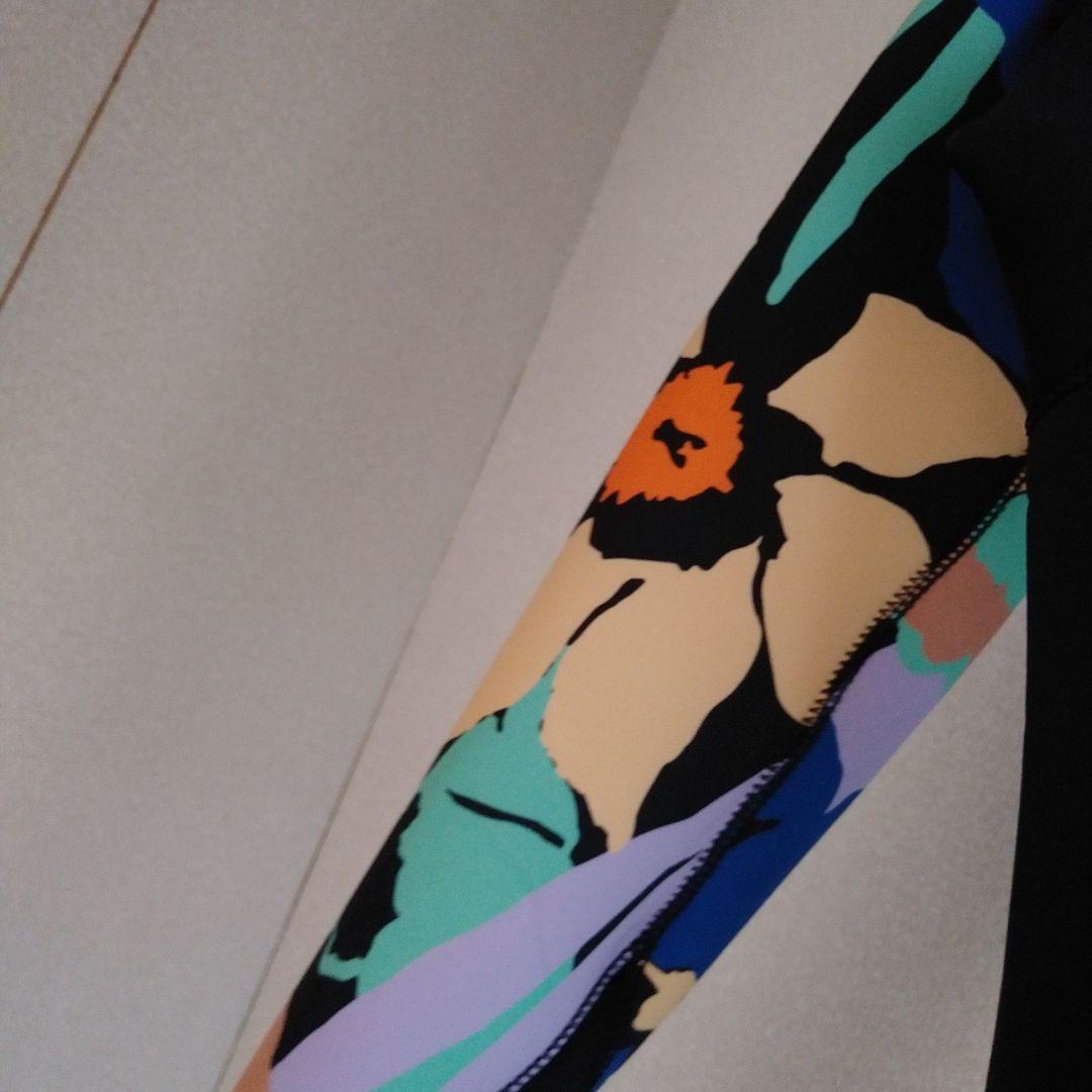 ROXY ロキシーフルスーツ ブラック/カラフルな花柄 M