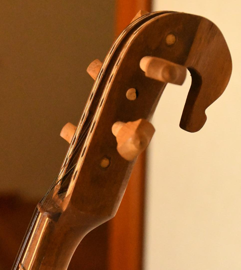 ウズベキスタンの民族弦楽器ラワープレワープ