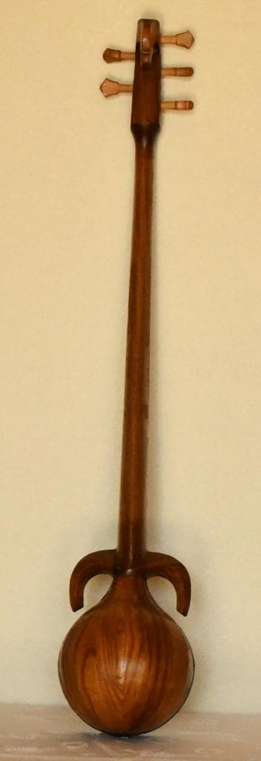 ウズベキスタンの民族弦楽器ラワープレワープ