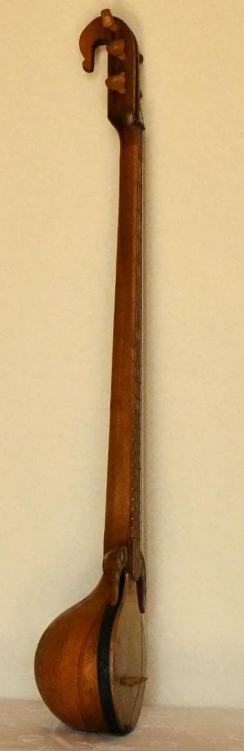 ウズベキスタンの民族弦楽器ラワープレワープ