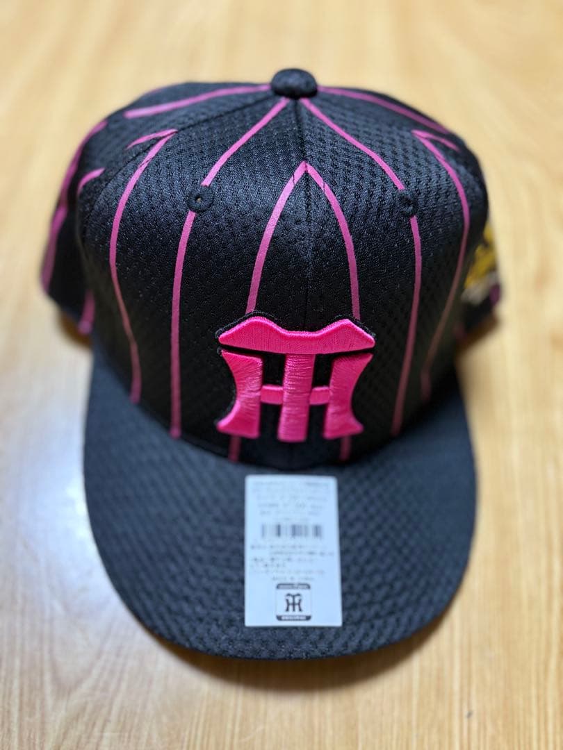 【新品未使用】タグ付き　優勝記念　阪神タイガース　2025年公式キャップ