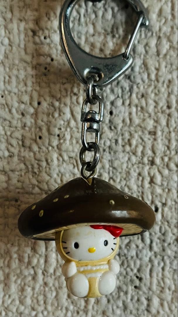 ご当地キティ　大分限定　椎茸　どんこ　マスコット　キーホルダ