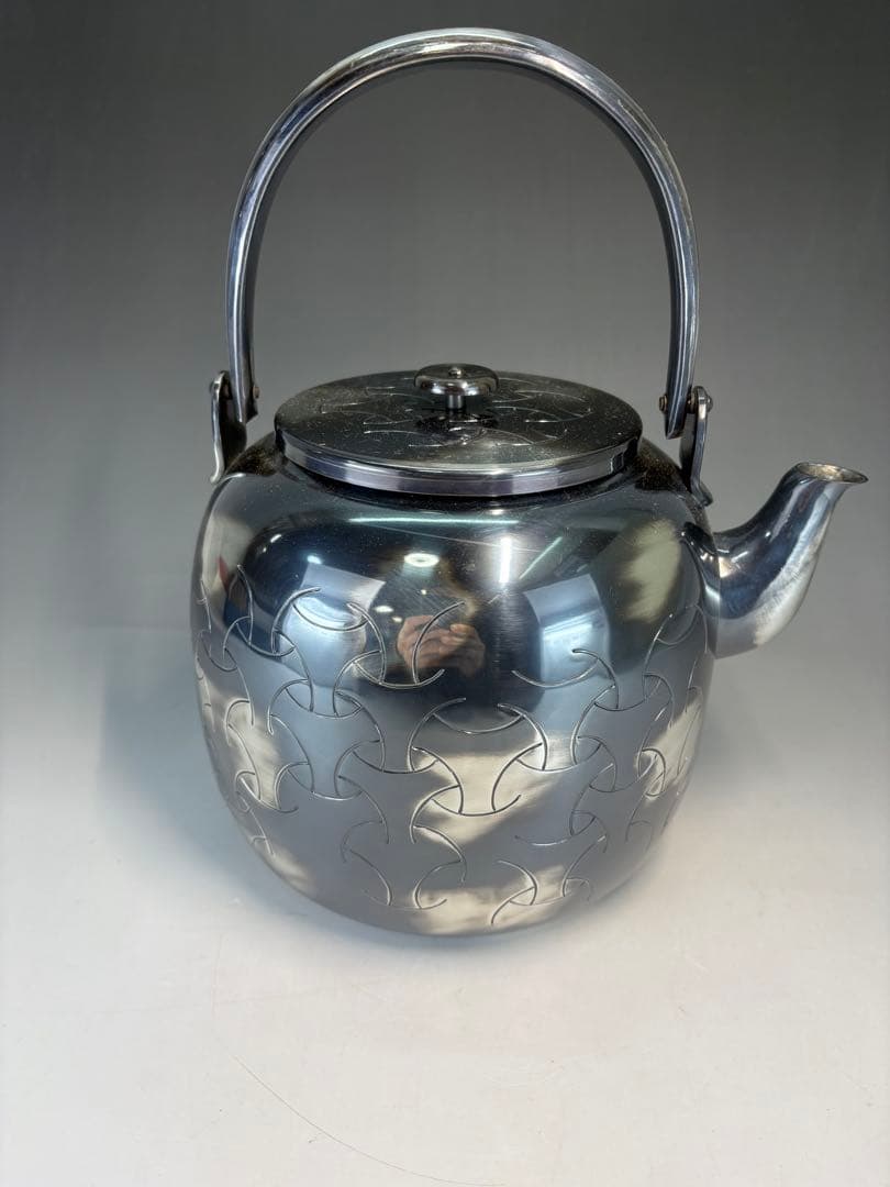 【中古品】清五郎造　銀いぶし独楽繋薬鏙（共箱）