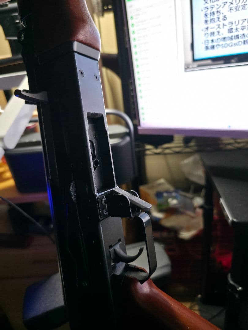 AK-47電動マルイ、やや使用感あり、充電器附属 値段交渉受け付けます