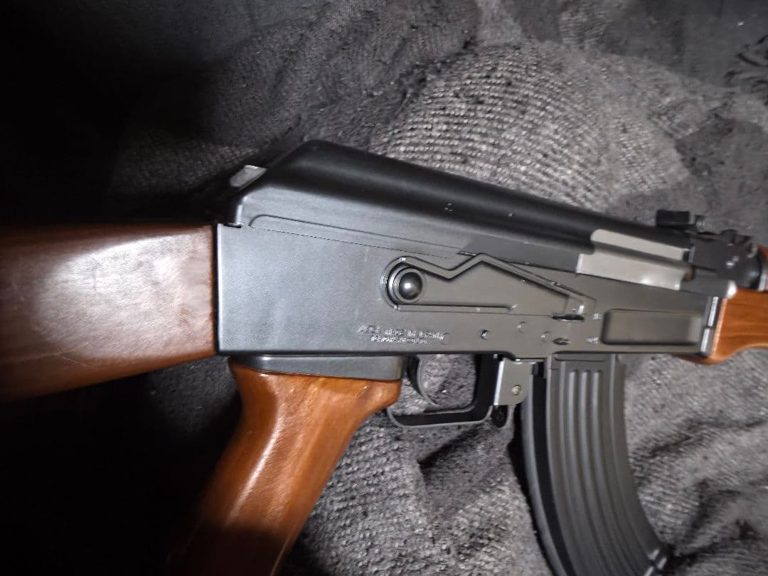AK-47電動マルイ、やや使用感あり、充電器附属 値段交渉受け付けます
