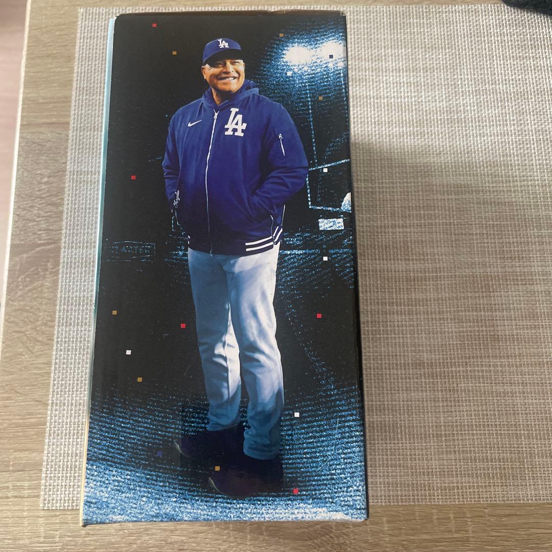 ドジャース　球場配布ボブルヘッド(ロバーツ監督)