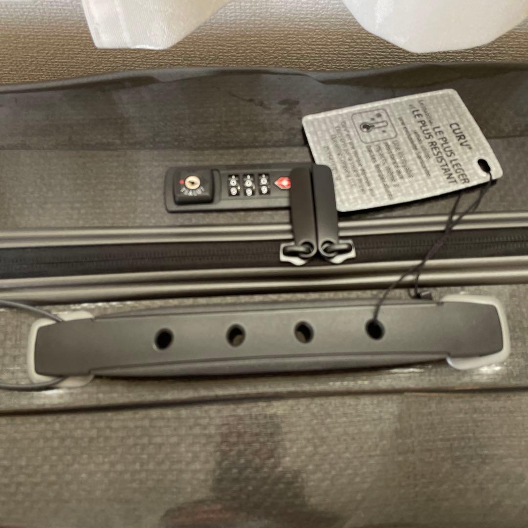 新品未使用　サムソナイト超軽量コスモライト　リニューアルモデル無料預入最大サイズ