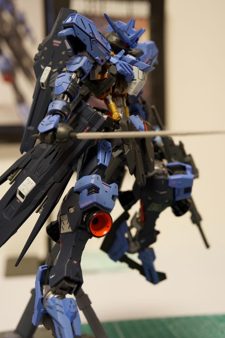 MG 1/100 ガンダム ヴィダール 塗装済み 完成品 艶消仕上げ ガンプラ