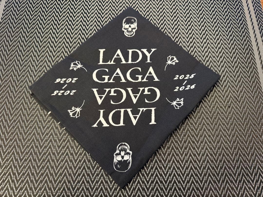 Lady Gaga THE MAYHEM BALL バンダナ　赤・黒2枚セット