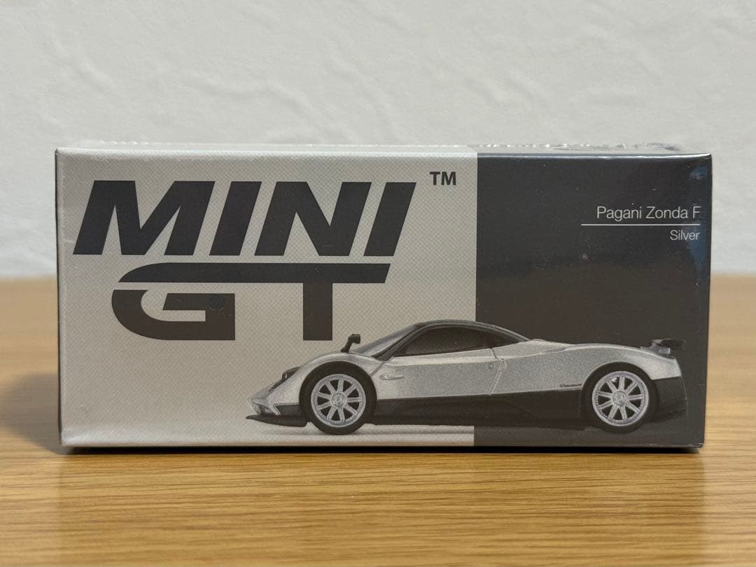 新品未開封 パガーニ ゾンダ ウアイラ 1/64 MINI GT ミニカー