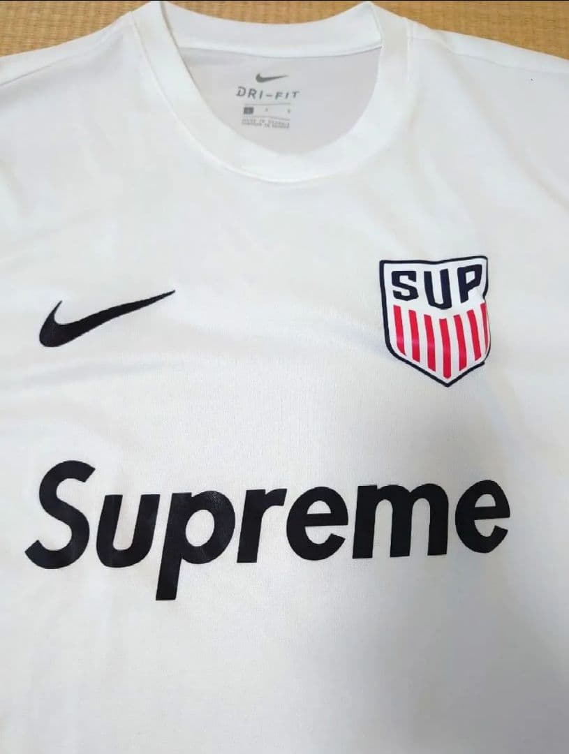 NIKE Paradise Soccer Club Supremeサッカーハワイ