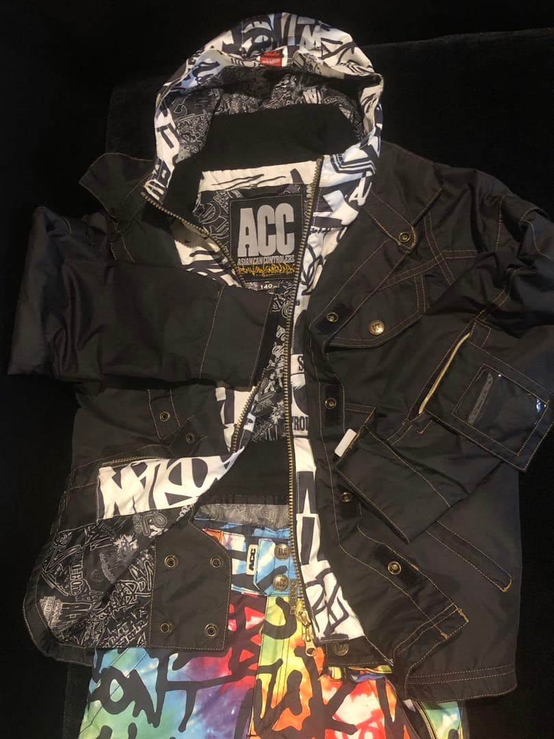 スキー　スノーボードウェア　140㎝ カッコ良すぎる！ ウェア上下 子供