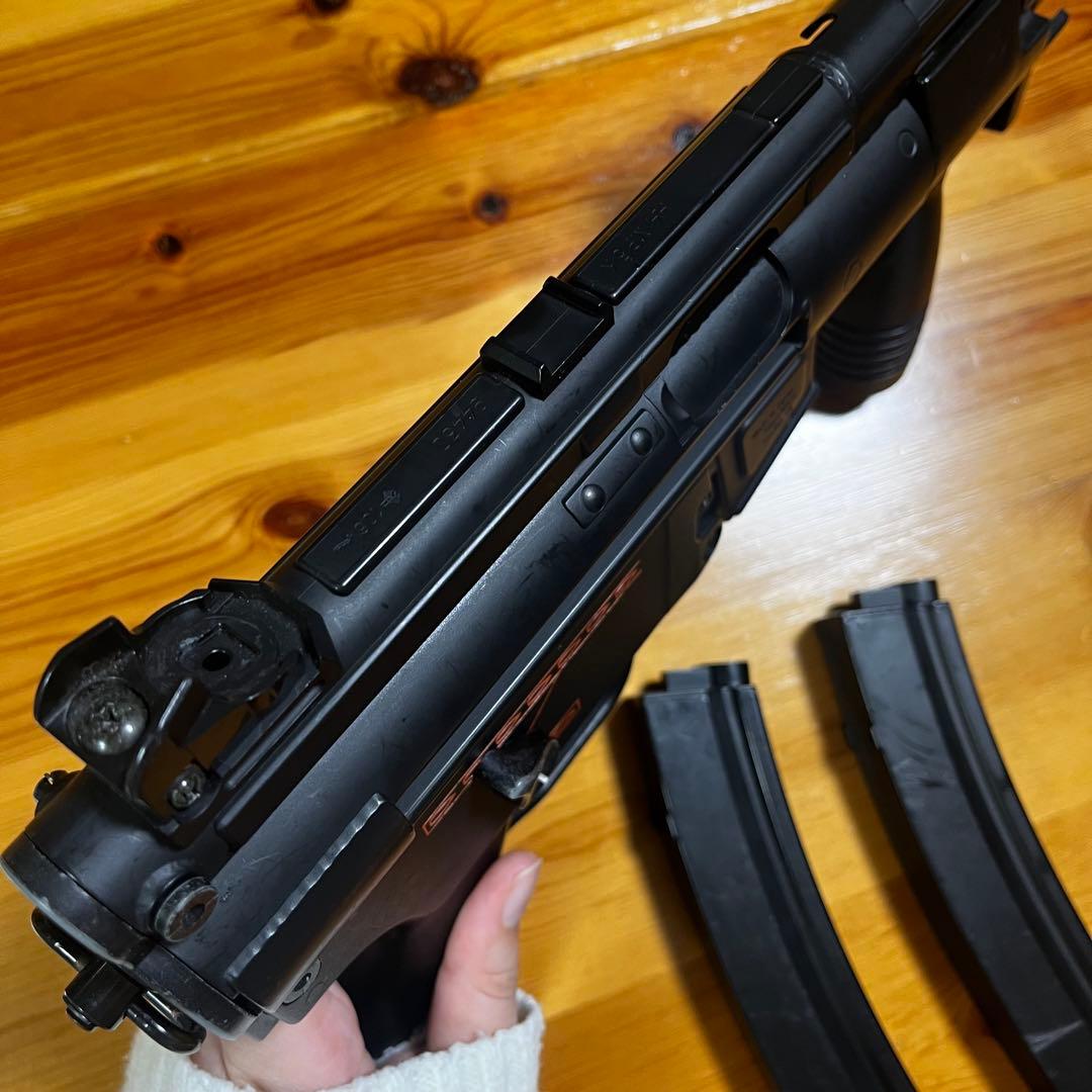 MP5K 電動ガン ブラック マガジン2本付き