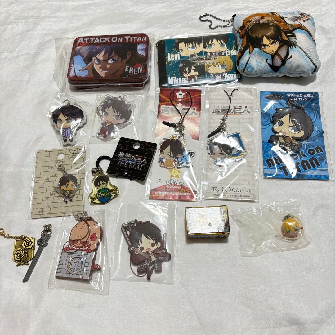 進撃の巨人　まとめ売り　ほぼエレン　特典&非売品多め　リヴァイ　ミカサ グッズ