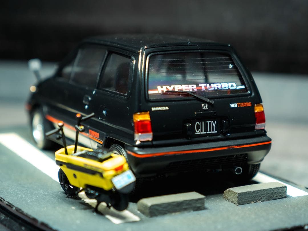 塗装完成済ジオラマケース付き　タミヤ　ホンダシティ　ターボ 1/24