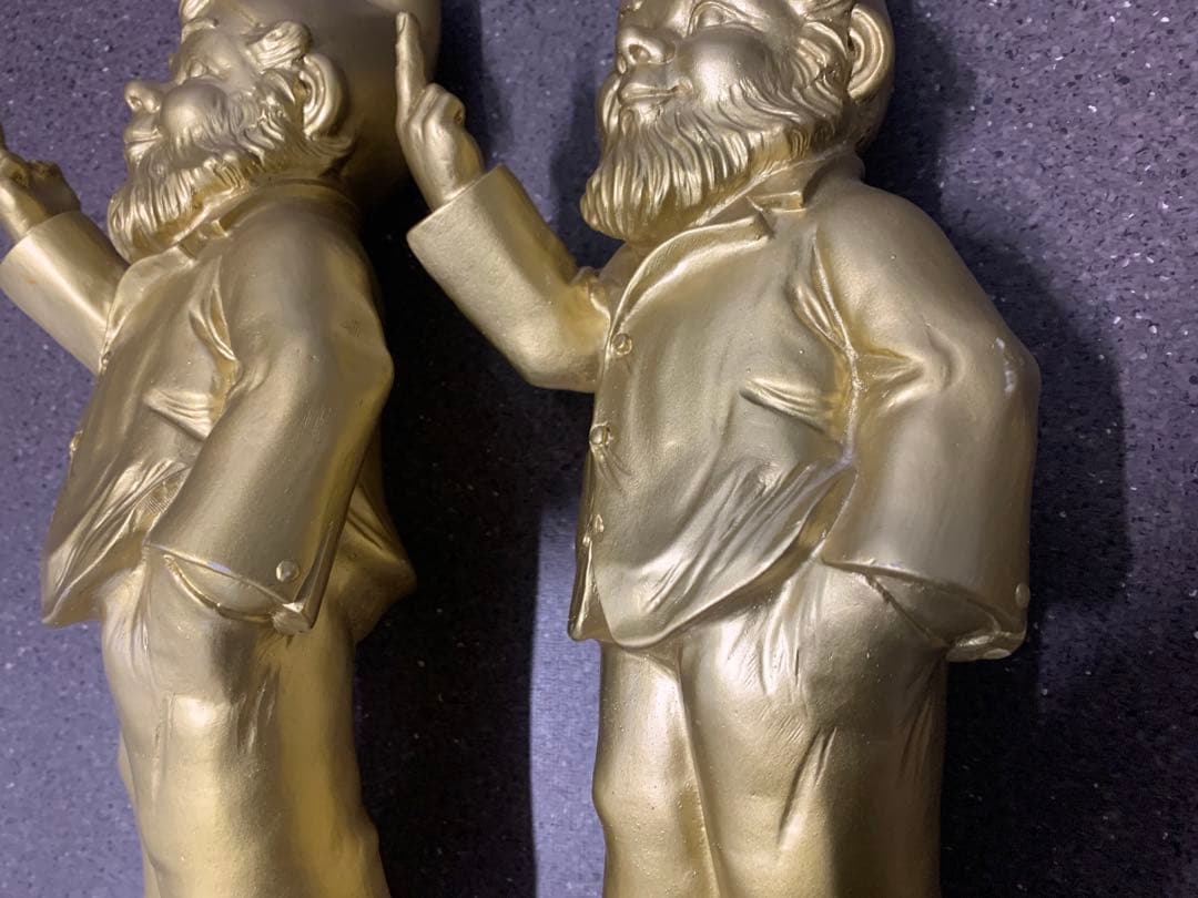 Unconventional Dwarf by Ottmar Hor アート