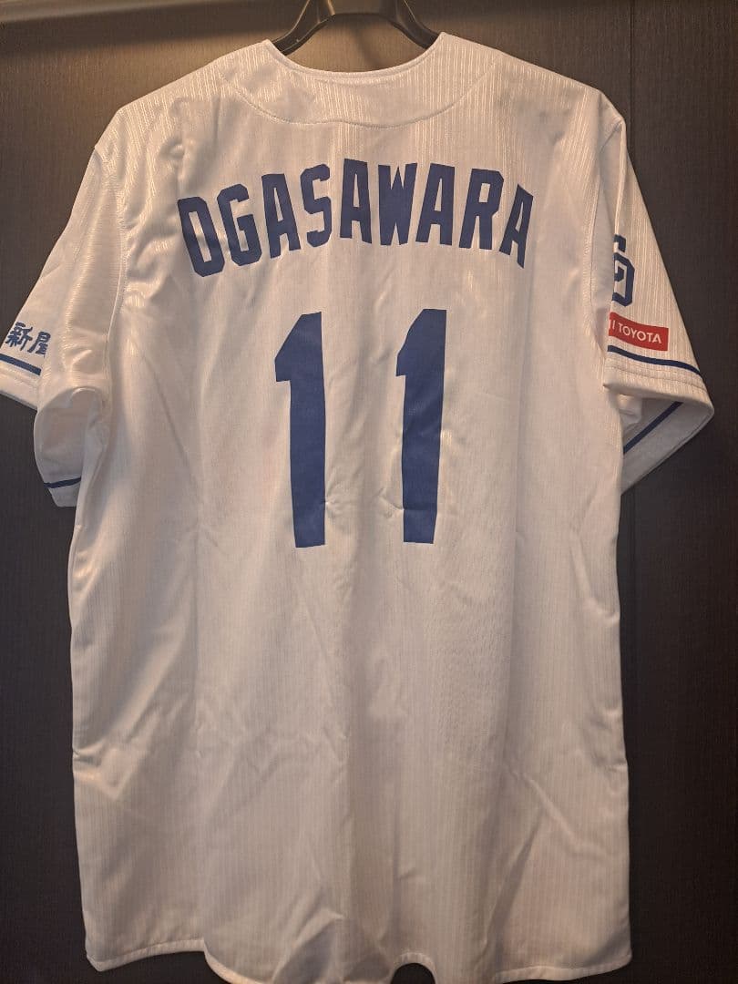 ドラゴンズ 小笠原選手 11番 サイン入りユニフォーム