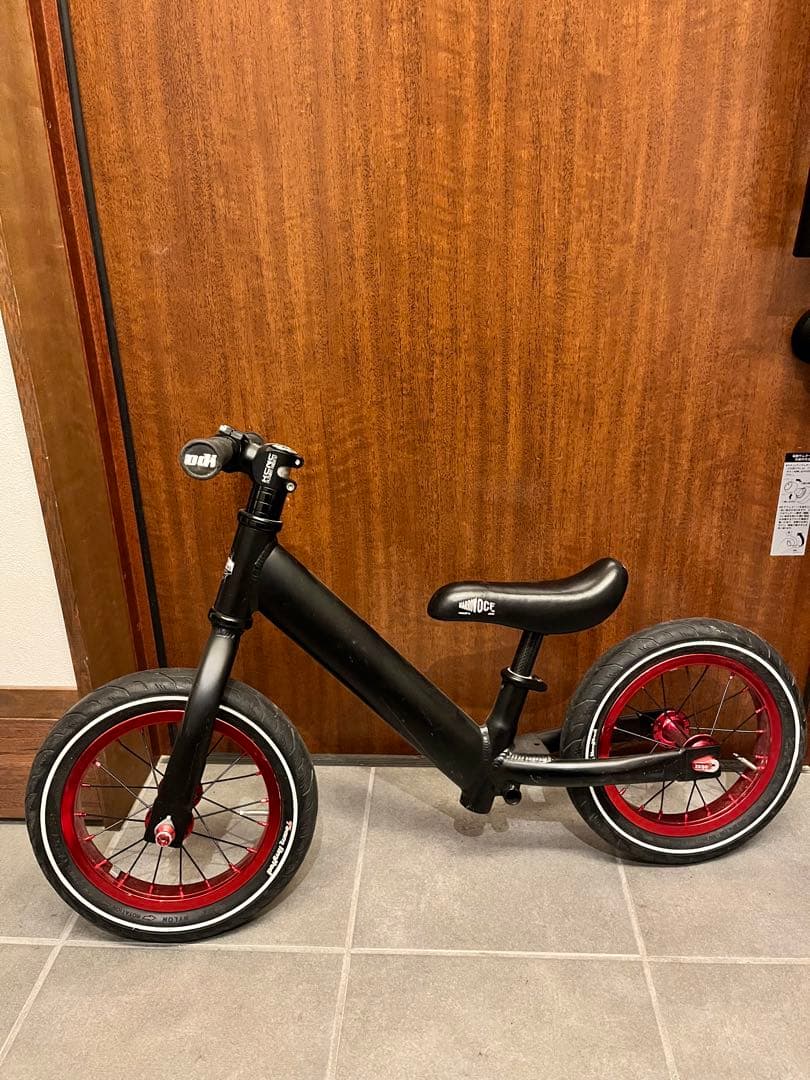 ランバイク　ゼロバイクファクトリー　バランスバイク ブラック/レッド