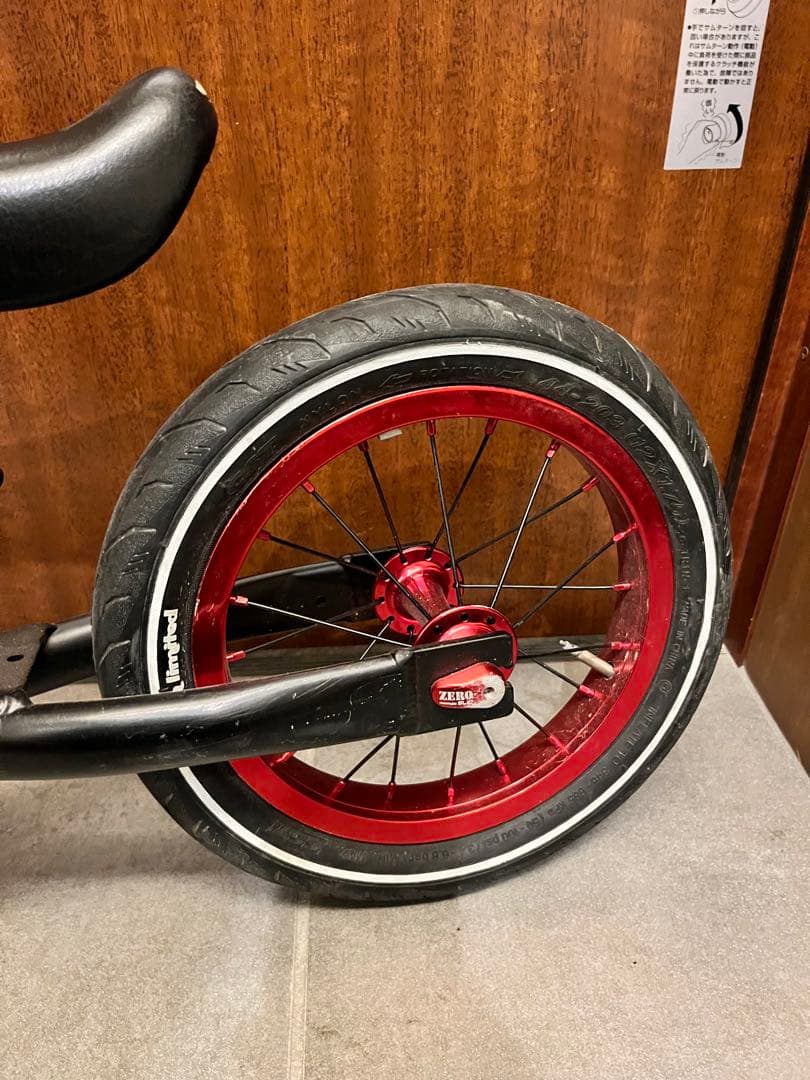 ランバイク　ゼロバイクファクトリー　バランスバイク ブラック/レッド