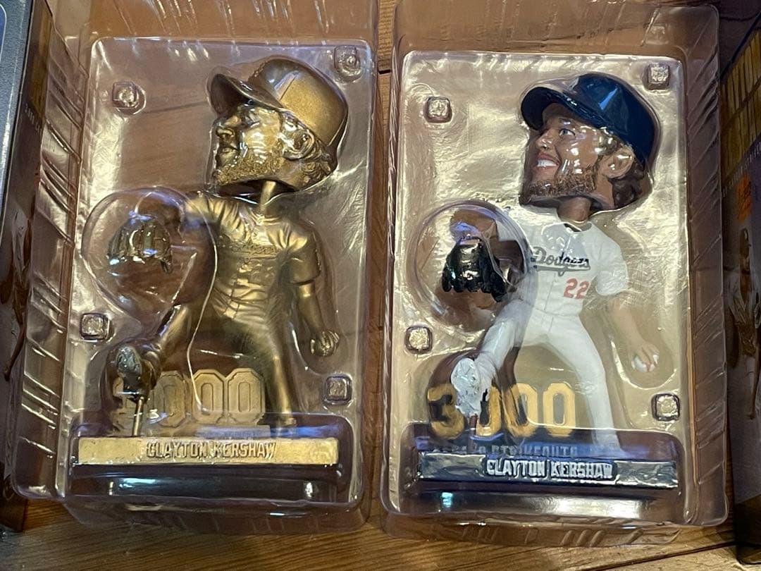 Clayton Kershaw 3000奪三振フィギュア2体セット
