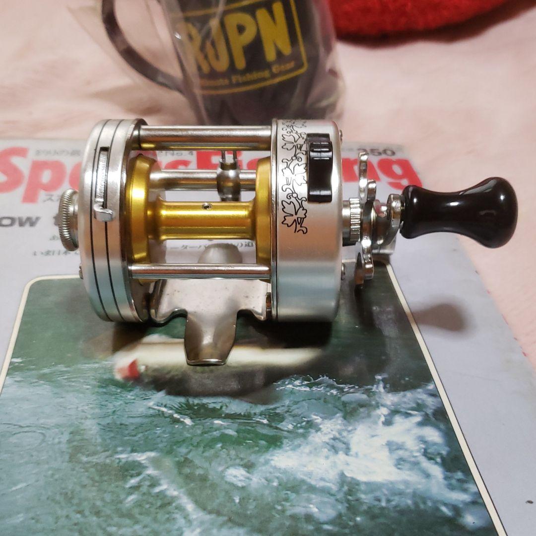 山根デラックスリール新品